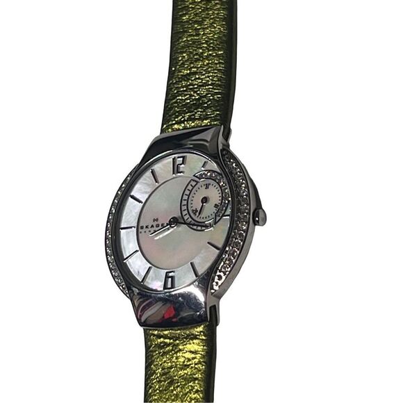 New Skagen Denmark Designer Ladies Wrist Watch Leather Metallic Green Band - Picture 7 of 9